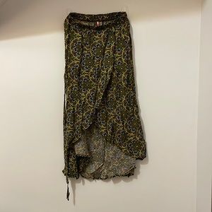 Size S. Never worn. Perfect for Summer.